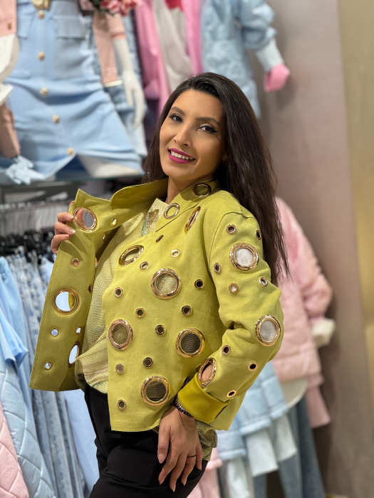 Geaca din piele intoarsa cu aplicatii metalice circulare aurii [2]