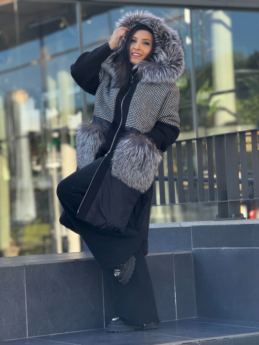 Geaca in carouri alb-negru cu guler si buzunare din blana naturala [3]