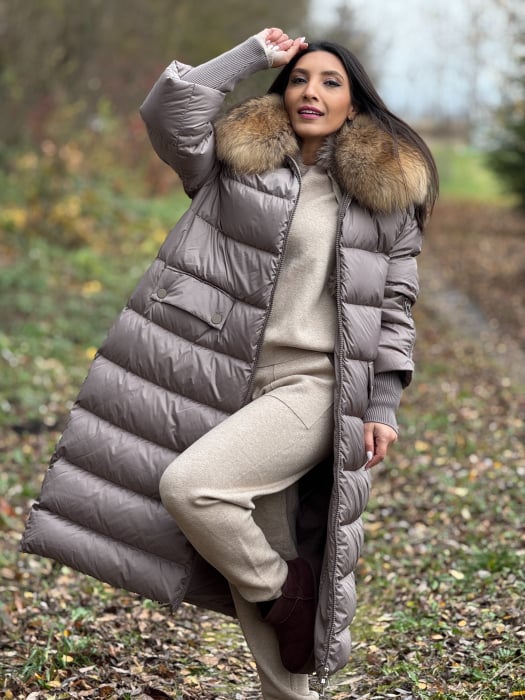 Geaca lunga matlasata cu buzunare si gluga din blana naturala [3]