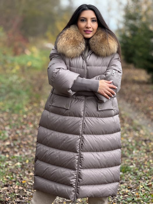 Geaca lunga matlasata cu buzunare si gluga din blana naturala [5]