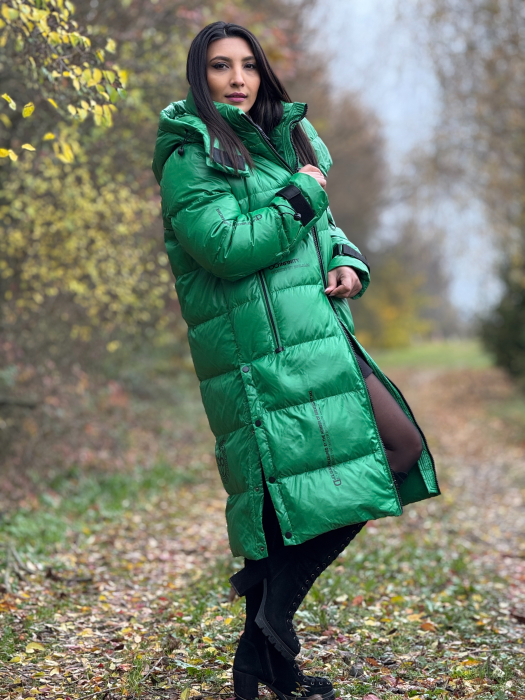 Geaca lunga matlasata cu gluga si fermoar [6]