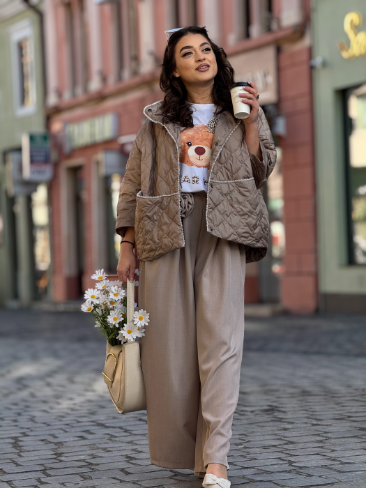 Geaca matlasata cu capse si detalii elegante [2]