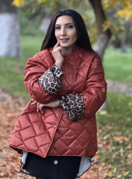 Geaca matlasata cu capse si interior animal print [6]