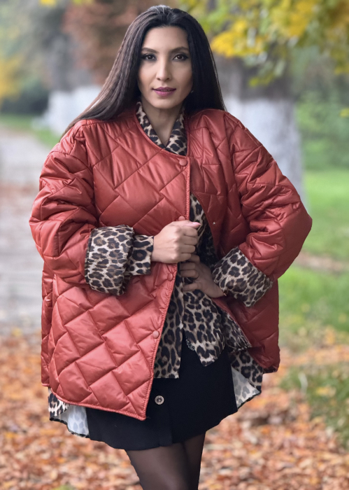 Geaca matlasata cu capse si interior animal print [2]