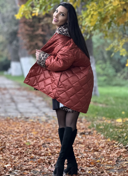 Geaca matlasata cu capse si interior animal print [5]