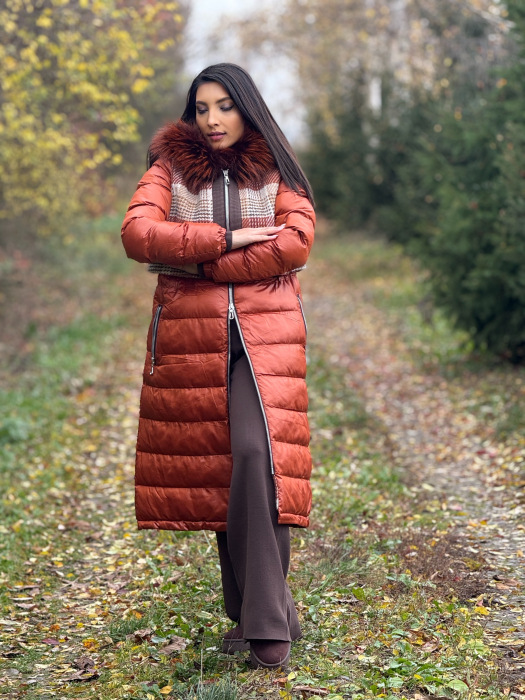 Geaca matlasata cu imprimeu in carouri si guler din blana naturala [3]