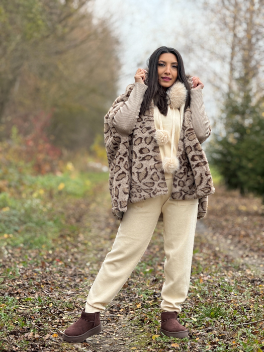 Haina din blana ecologica si dunga pe mana [7]