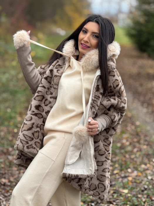 Haina din blana ecologica si dunga pe mana [2]