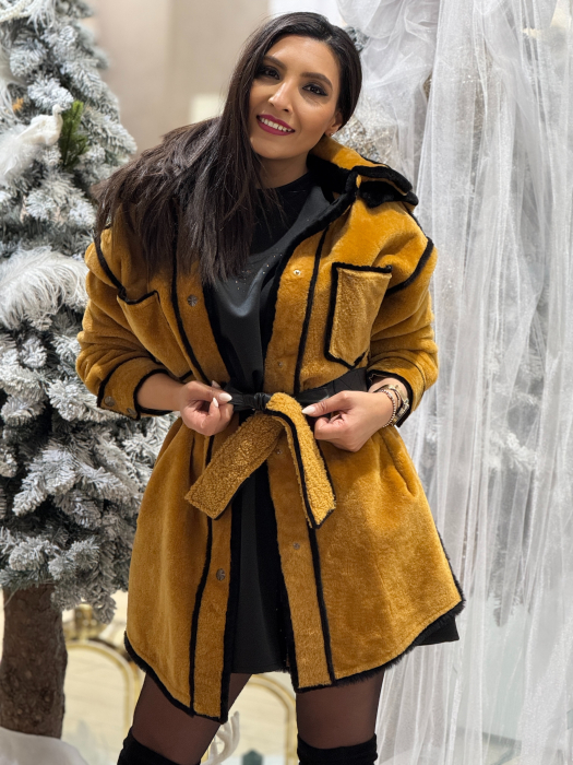 Haina din blana naturala cu detalii negre [4]