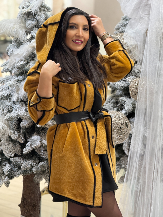 Haina din blana naturala cu detalii negre [5]