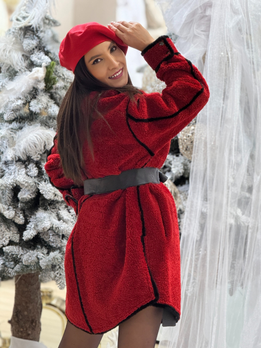 Haina din blana rosie cu detalii negre [3]