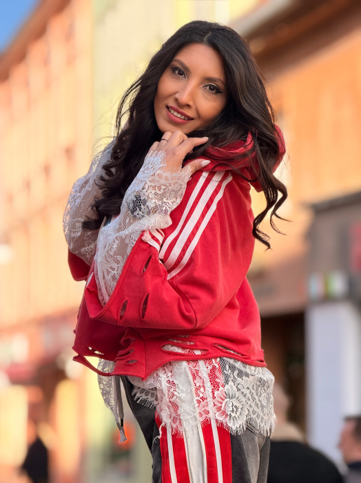 Hanorac rosu cu gluga si dantela [2]