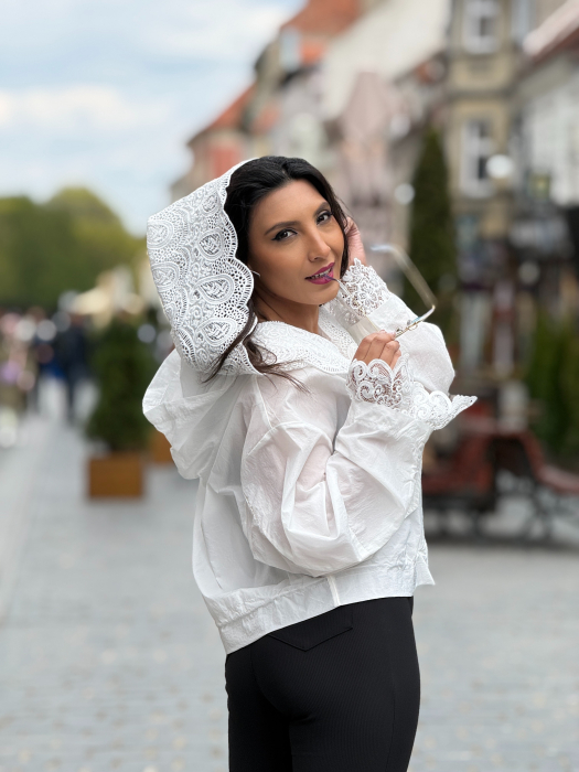 Jacheta alba cu gluga si dantela [3]