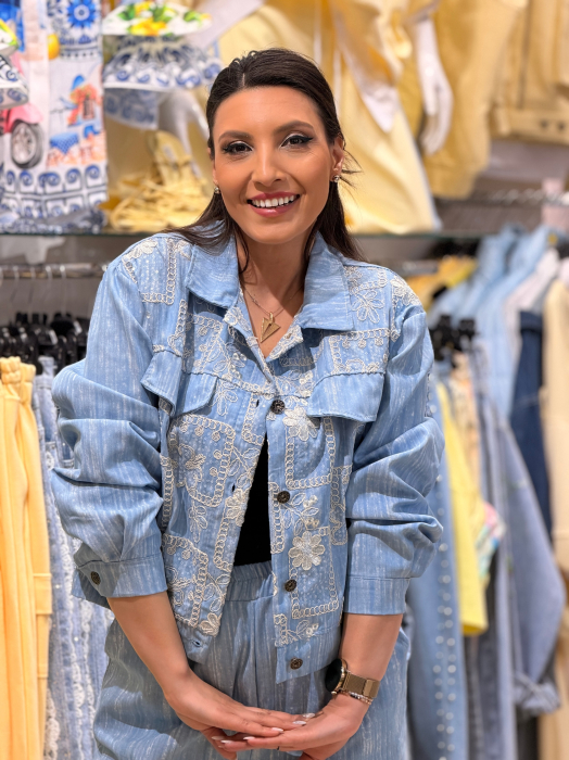 Jacheta albastra cu dantela florala [2]