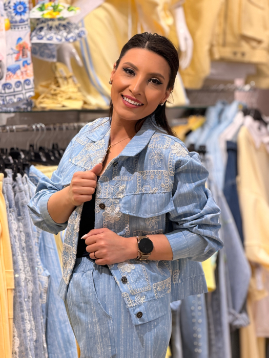 Jacheta albastra cu dantela florala [3]