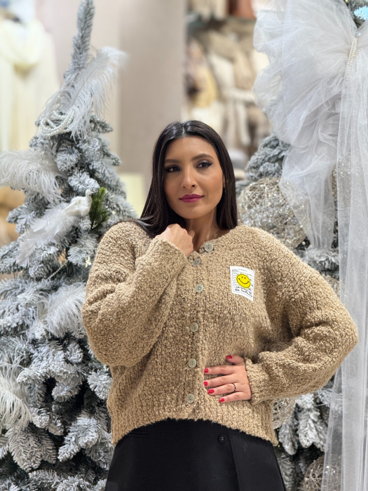 Jacheta cu croiala lejera si nasturi [4]