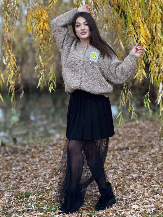 Jacheta cu croiala lejera si nasturi [3]