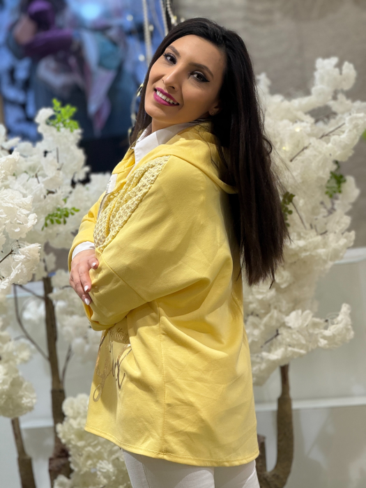 Jacheta cu imprimeu scris si detaliu perforat [3]