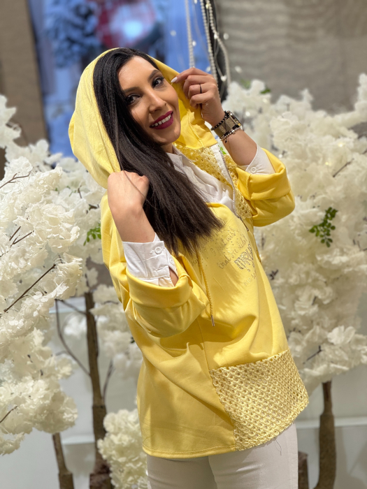 Jacheta cu imprimeu scris si detaliu perforat [4]