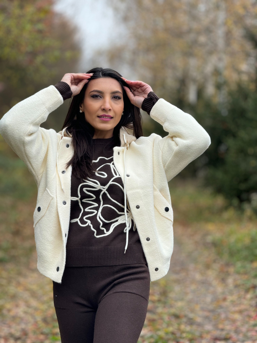 Jacheta cu nasturi negri si buzunare aplicate [1]