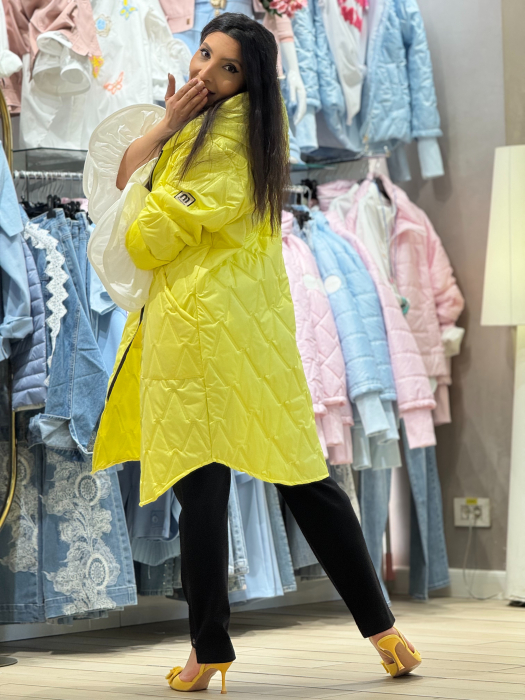 Jachetă damă cu croială lejeră cu glugă model matlasat geometric în relief [7]