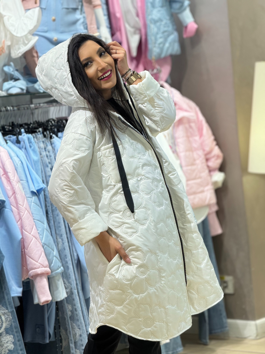 Jachetă damă cu croială lejeră cu glugă model matlasat geometric în relief [2]