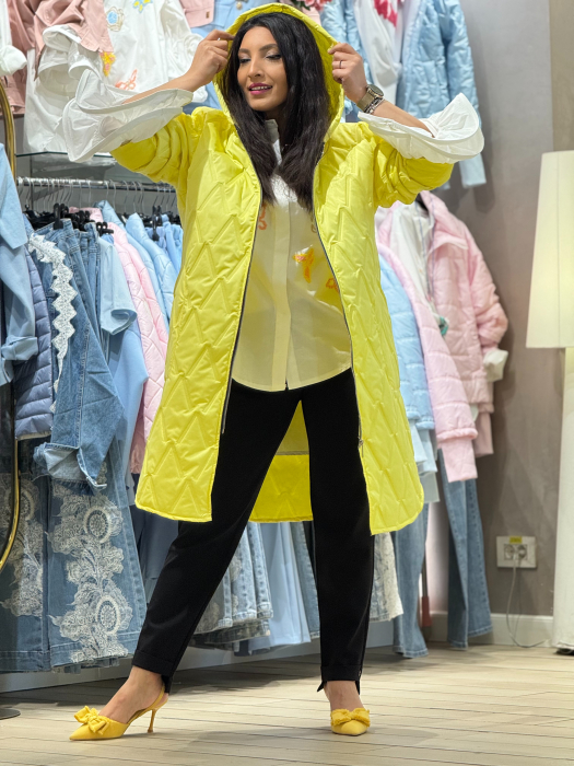 Jachetă damă cu croială lejeră cu glugă model matlasat geometric în relief [4]