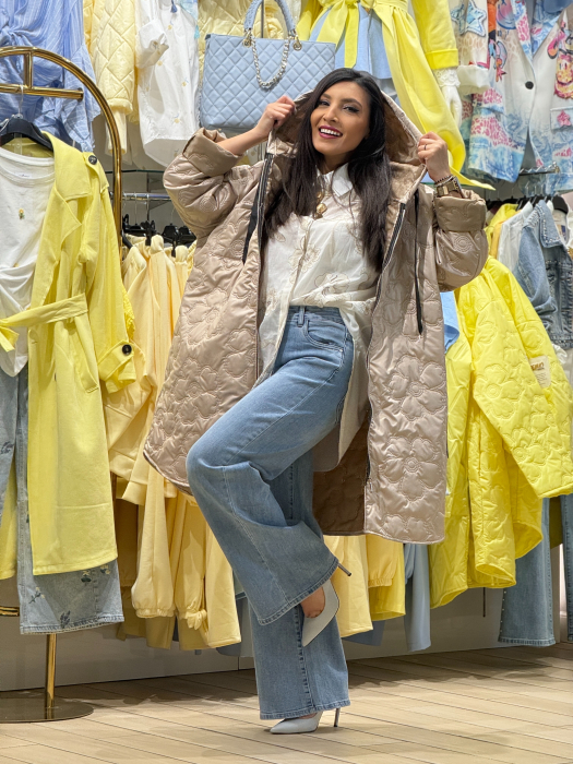 Jachetă damă cu croială lejeră cu glugă și model matlasat cu motive florale reliefate [6]