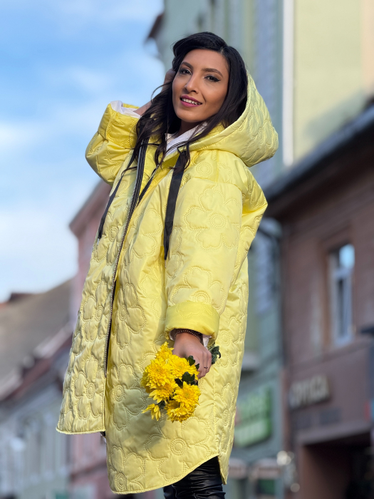 Jachetă damă cu croială lejeră cu glugă și model matlasat cu motive florale reliefate [4]