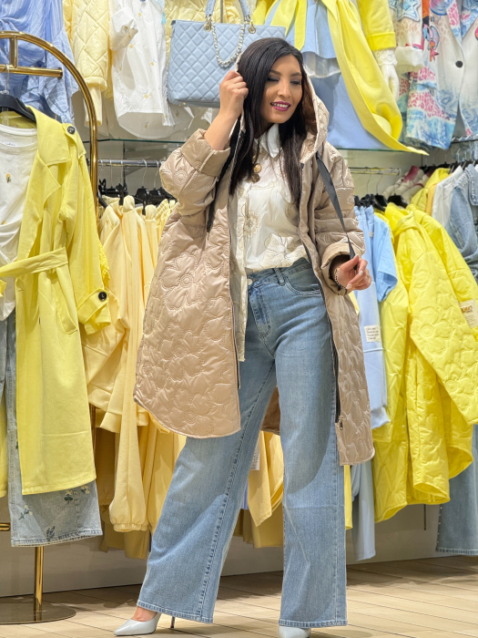 Jachetă damă cu croială lejeră cu glugă și model matlasat cu motive florale reliefate [7]