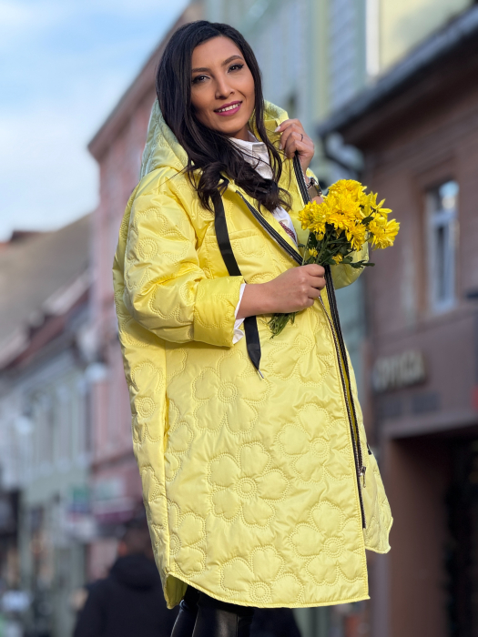 Jachetă damă cu croială lejeră cu glugă și model matlasat cu motive florale reliefate [5]