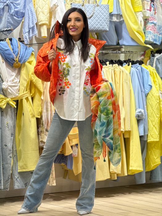 Jachetă damă scurtă cu croială lejeră și model matlasat cu motive florale [6]