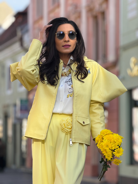 Jachetă damă scurtă din piele ecologica cu umeri bufanti [10]