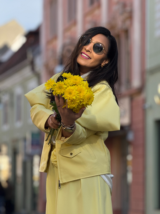 Jachetă damă scurtă din piele ecologica cu umeri bufanti [11]