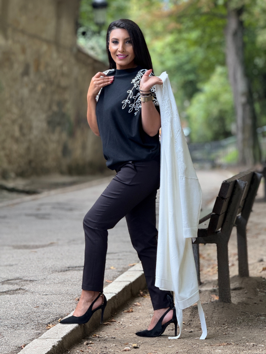 Jacheta desfacuta cu broderie [6]