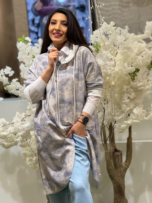 Jacheta lejera cu gluga si detalii stelate [5]