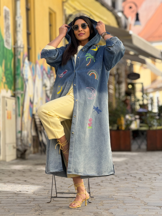 Jacheta lunga cu nasturi si gluga si detalii brodate [6]