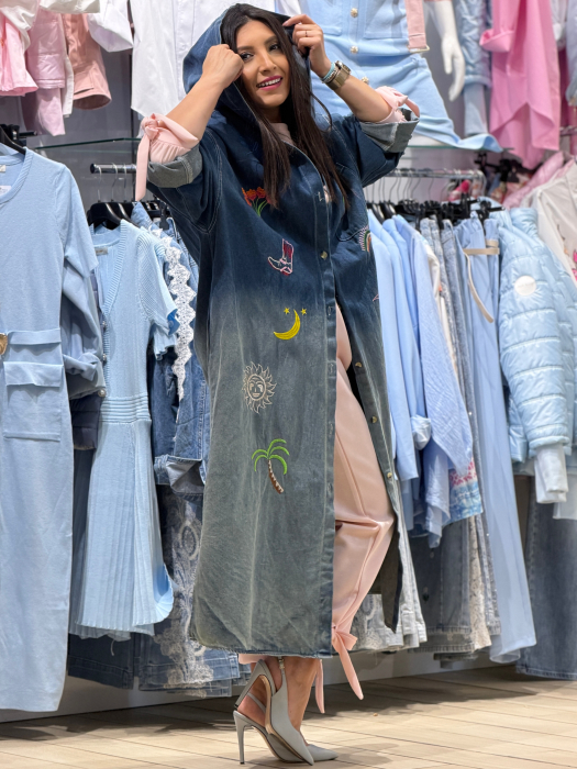 Jacheta lunga cu nasturi si gluga si detalii brodate [5]