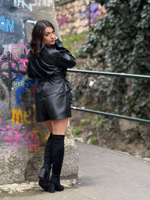 Jacheta neagra cu fermoar si detaliu ursulet [4]