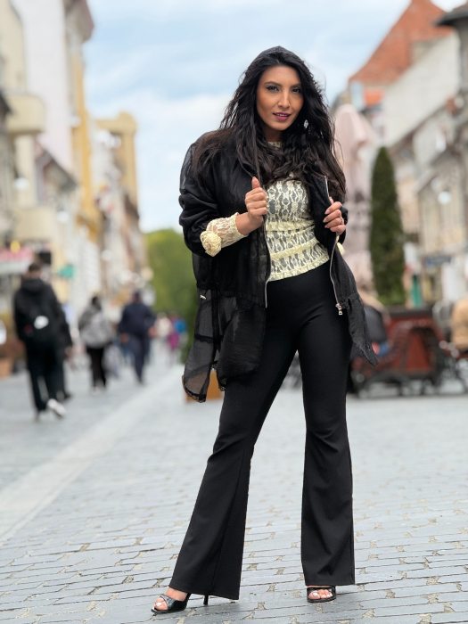 Jacheta neagra cu gluga si dantela [3]