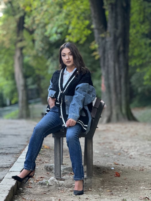Jacheta tricotata cu model impletit si maneci din jeans [1]