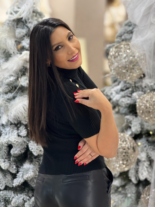 Maleta cu nasturi pe maneca [4]