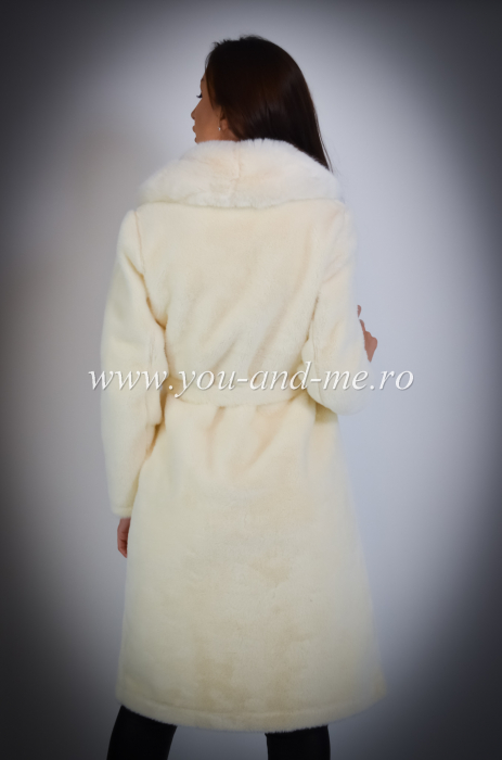 Palton alb cu blană [3]