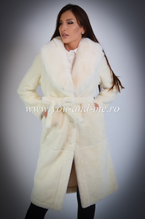 Palton alb cu blană [2]