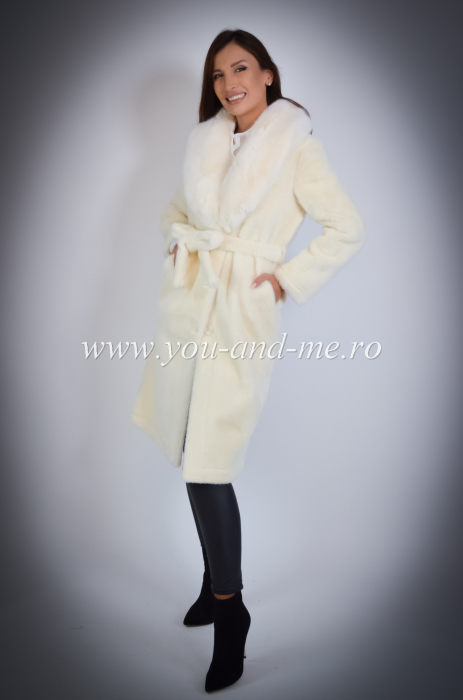 Palton alb cu blană [1]