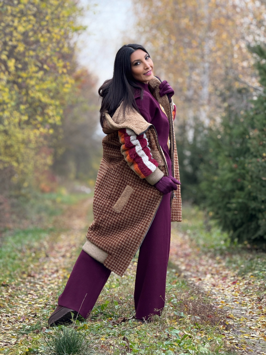 Palton cu model in carouri si detalii colorate [7]