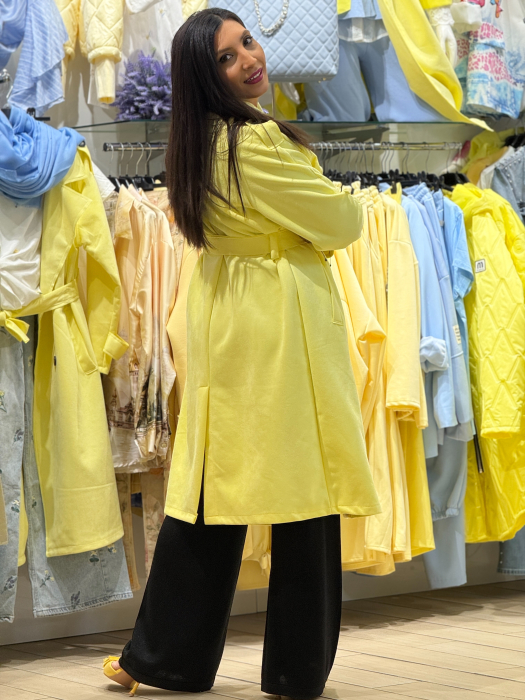 Palton damă cu croială petrecută, guler tip rever și cordon în talie [8]