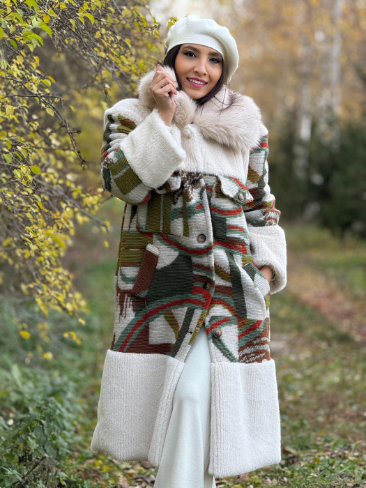 Palton lung cu detalii colorate si guler din blana [7]