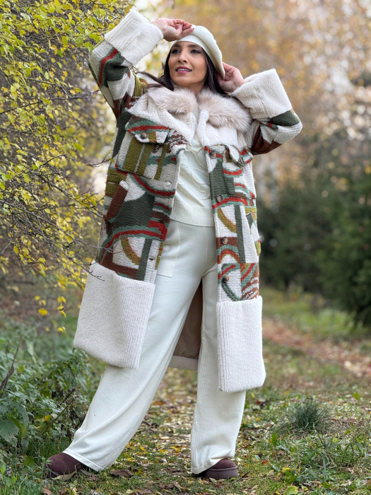 Palton lung cu detalii colorate si guler din blana [3]