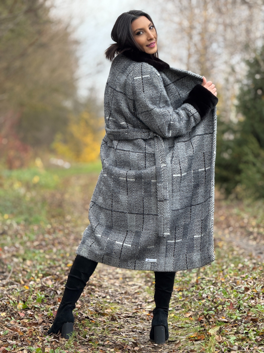 Palton lung cu imprimeu in carouri si guler din blana naturala [8]